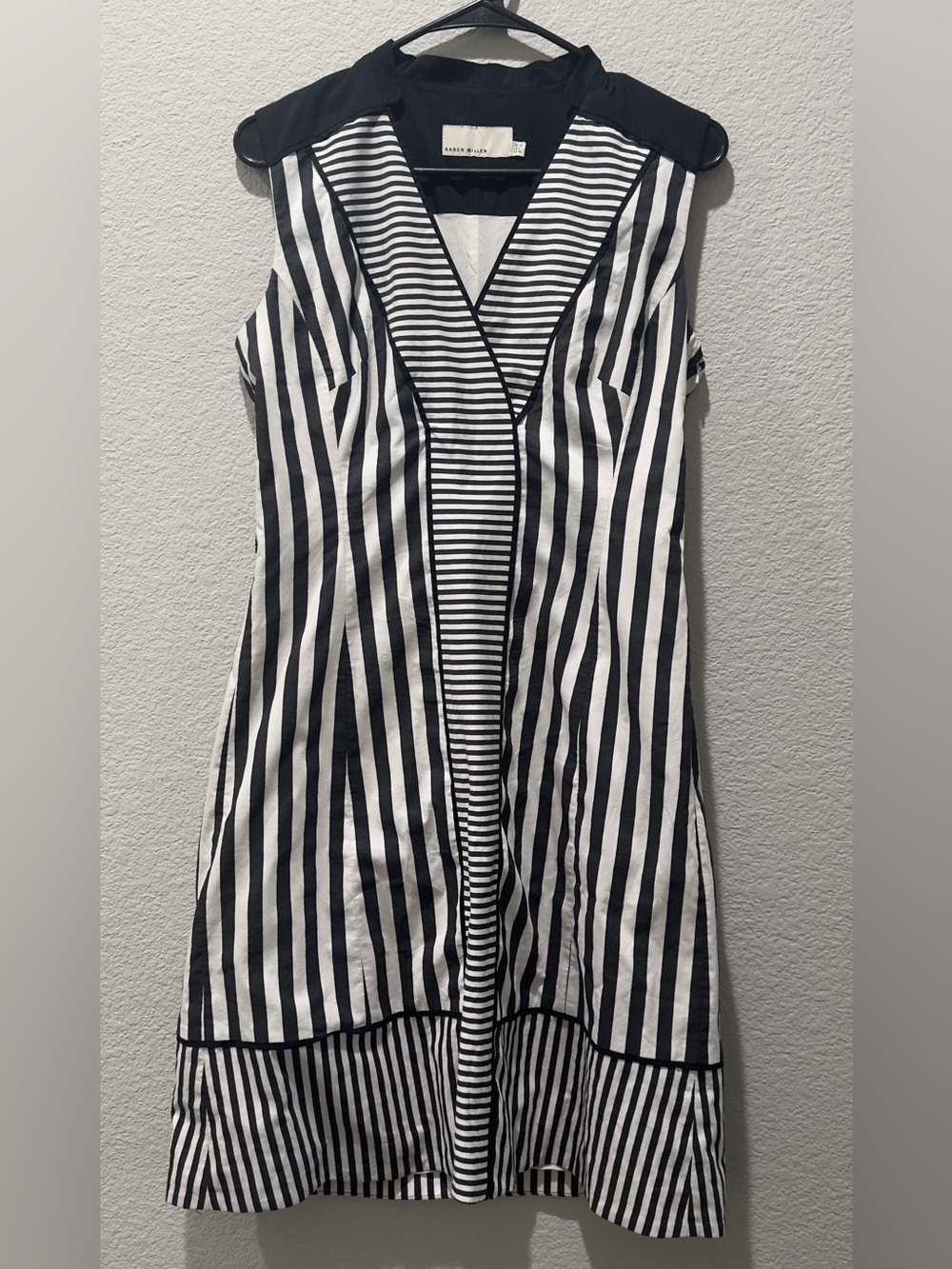 Karen Millen Sleeveless V-Neckline dress